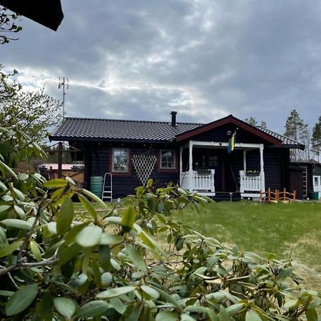 Cosy Non Smoking Cabin Close To Beach,Alnoe Сундсвал Екстериор снимка