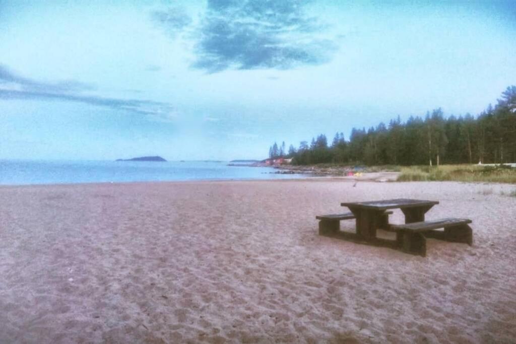 Cosy Non Smoking Cabin Close To Beach,Alnoe Сундсвал Екстериор снимка